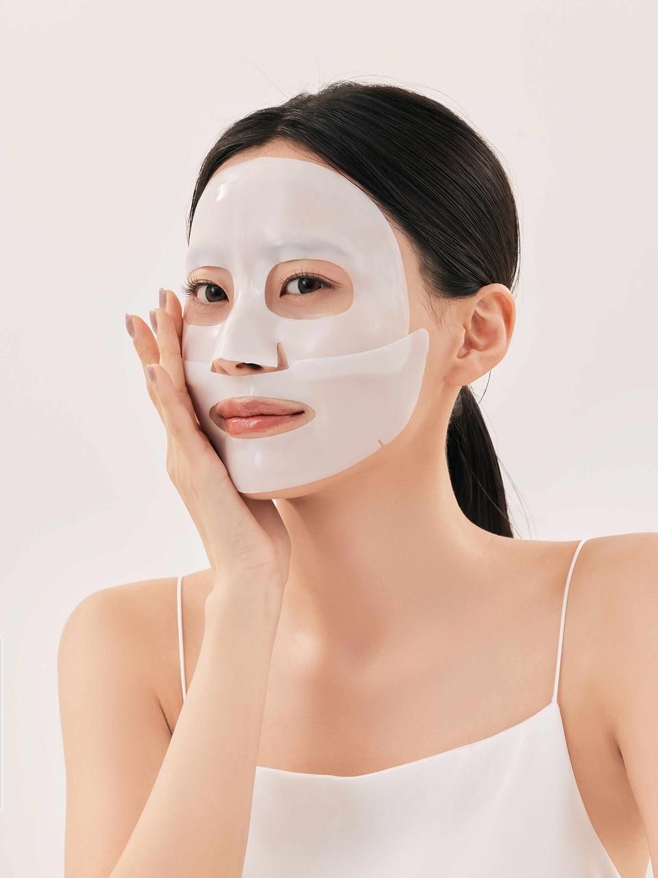 Beauty lovers are trading in their basic sheet masks for Medicube’s PDRN Pink Collagen Gel Mask